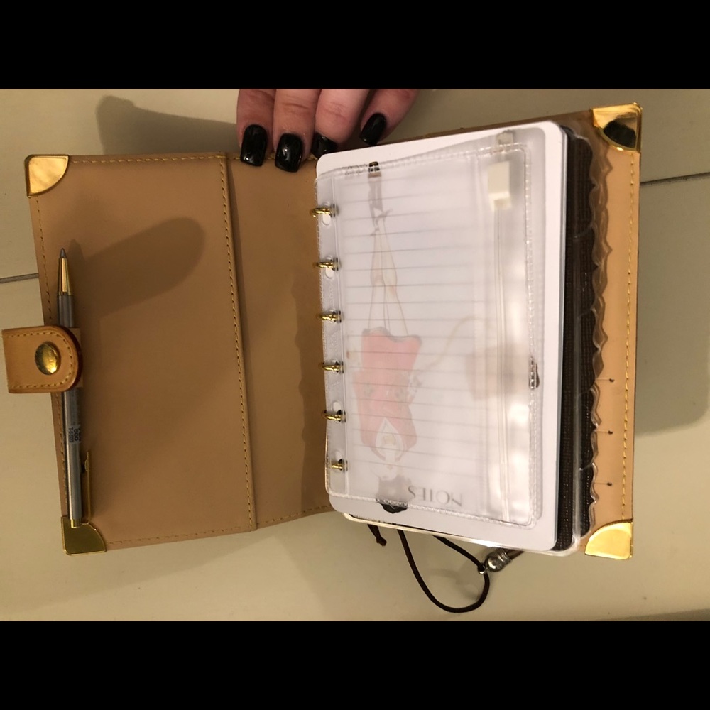 ❌ Sold ❌ Authentic Louis Vuitton Agenda - Picture 3 of 4